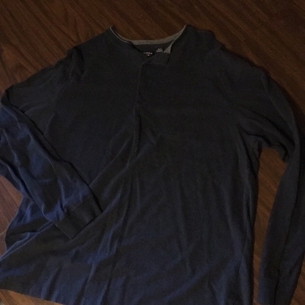 Roundtree and Yorke 3-button Henley